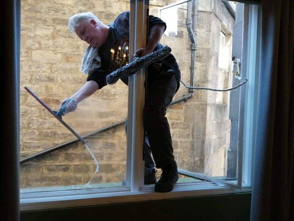 Commercial Window cleaning in Glagow and Edinburgh